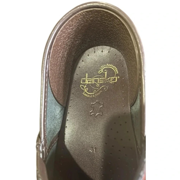 Dansko 20th Anniversary Limited Edition Clogs Brown Patent Leather Size 10.5 - Picture 7 of 13
